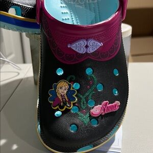 CROCS —— Kids Disney Frozen - Black and Pink